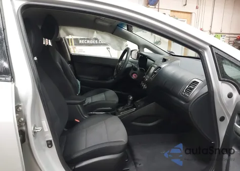 2018 Kia Forte Lx z USA, uszkodzony, nr VIN 3KPFL4A71JE173877